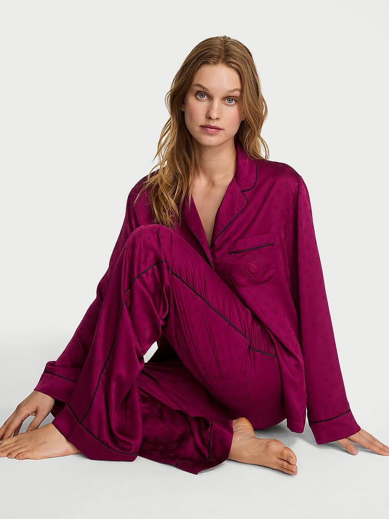 Piżama satynowa błyszcząca z długimi rękawami Glazed Satin. Produkt ma kolor różowy i pochodzi z kolekcji Victoria's Secret. 
