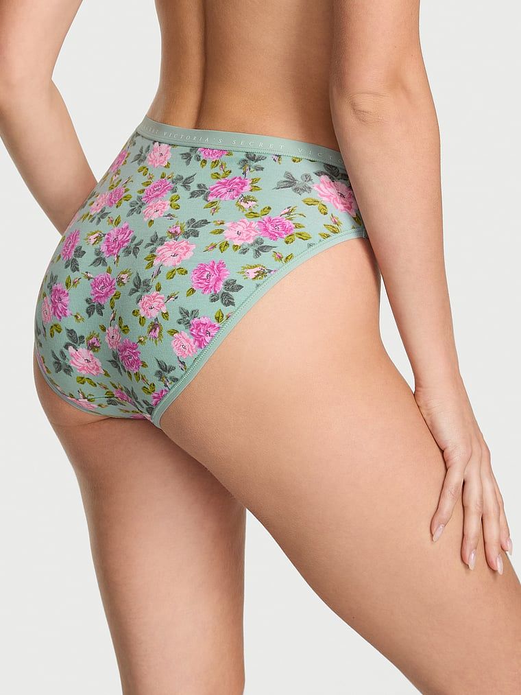 Majtki bawełniane figi z wysoko wyciętymi nogawkami High-Leg Brief. Produkt ma wzór kwiatowy i pochodzi z kolekcji Victoria's Secret. 