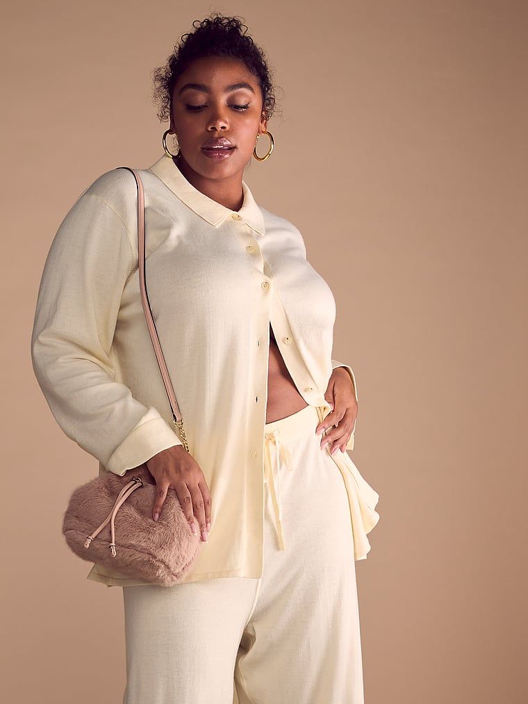 Spodnie z szerokimi nogawkami Luxe Creme Knit Lounge. Produkt ma kolor biały i pochodzi z kolekcji Victoria's Secret. 