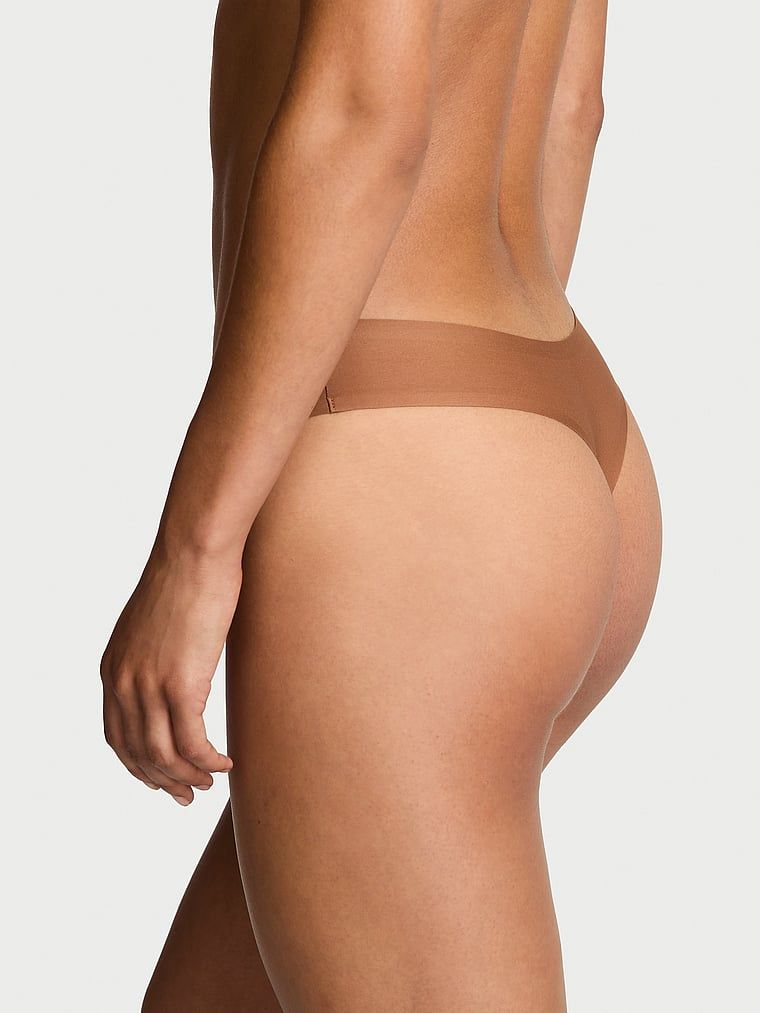 Stringi z mikrofibry Flex. Produkt ma kolor brązowy i pochodzi z kolekcji Body by Victoria. 