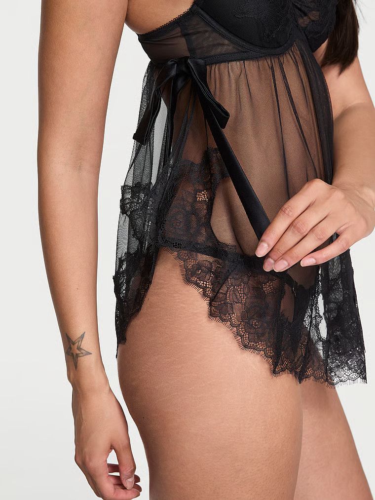 Halka i stringi Wicked Sheer. Produkt ma kolor czarny i pochodzi z kolekcji Very Sexy. 