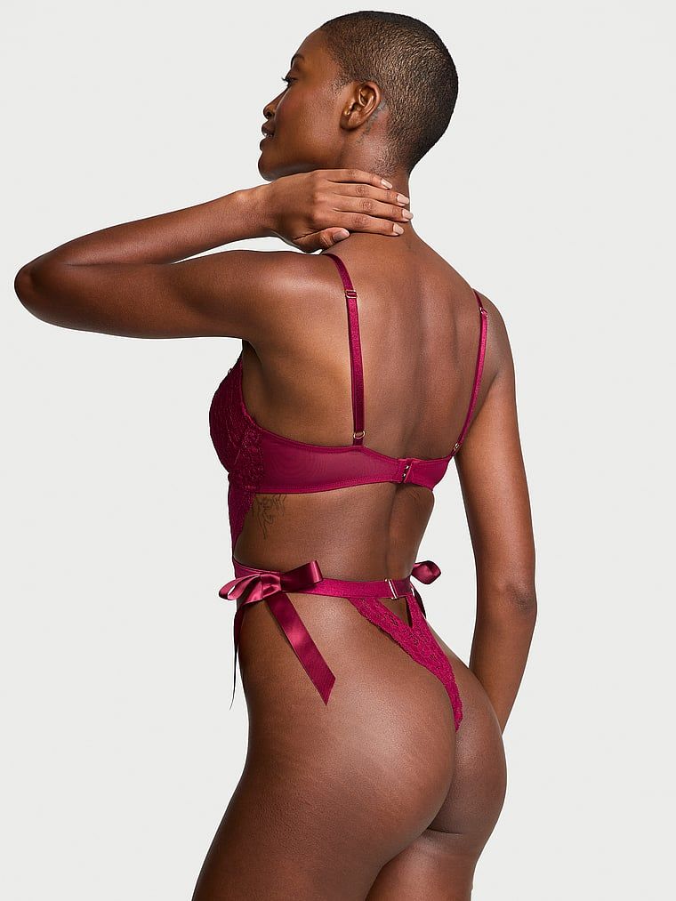 Body nieusztywniane koronkowe Wicked. Produkt ma kolor czerwony i pochodzi z kolekcji Very Sexy. 