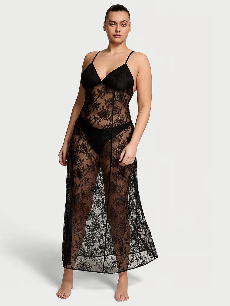 Koszula nocna koronkowa maxi Rose Lace Slip. Produkt ma kolor czarny i pochodzi z kolekcji Victoria's Secret. 