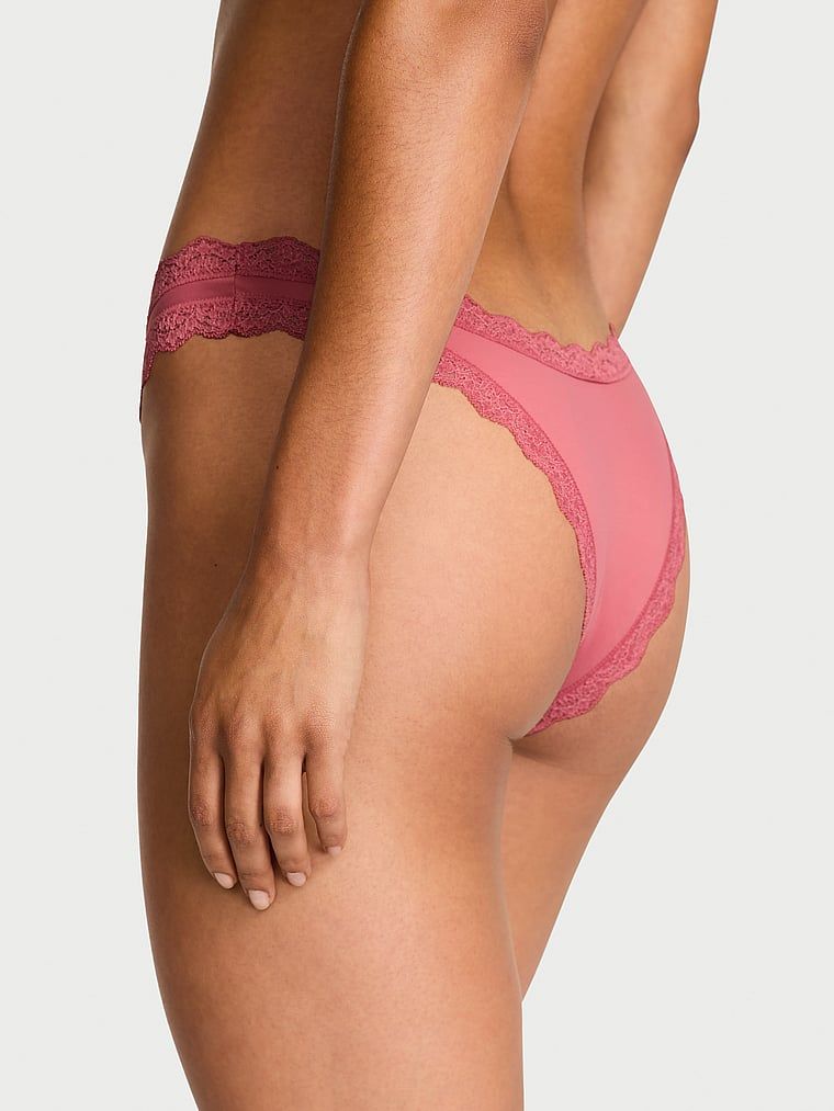 Majtki brazyliany z koronką Lace Trim Brazilian. Produkt ma kolor różowy i pochodzi z kolekcji Body by Victoria. 