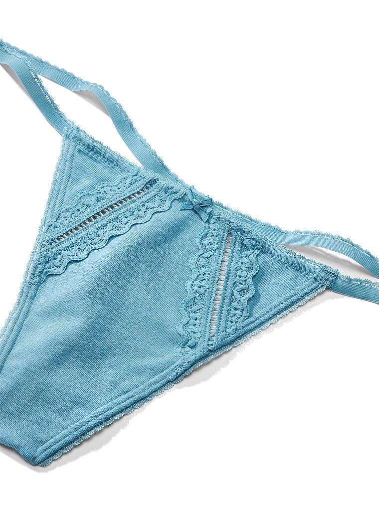 Stringi bawełniane ze wstawkami Lace-Trim. Produkt ma kolor niebieski i pochodzi z kolekcji Victoria's Secret. 