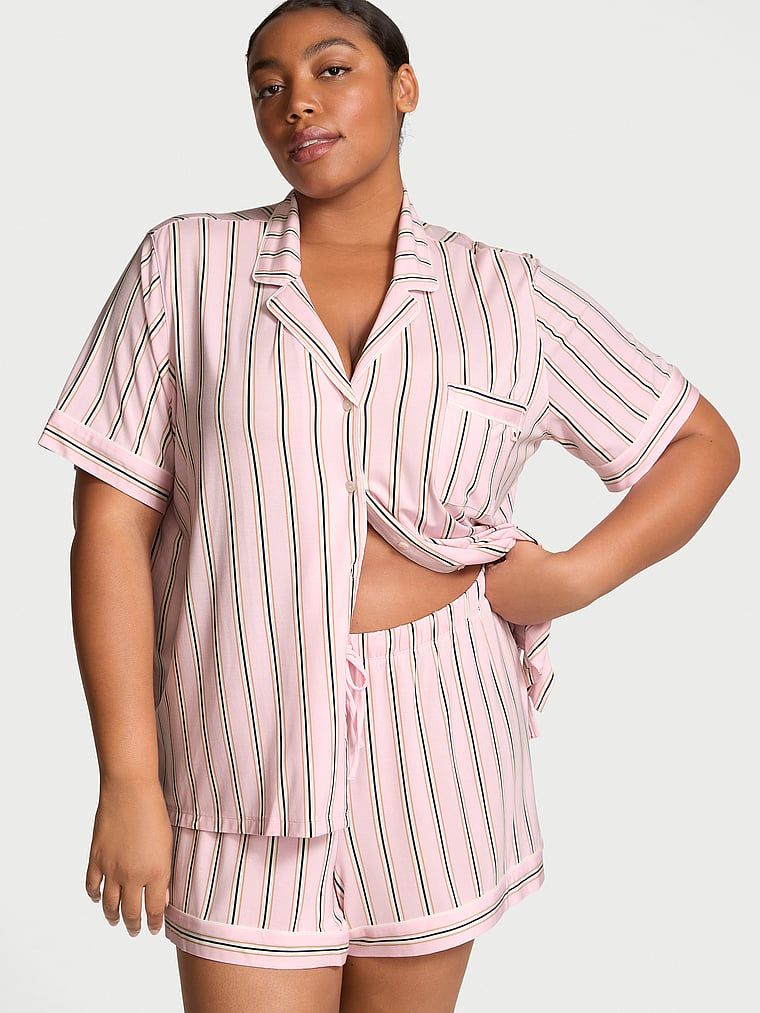 Piżama z modalu z szortami. Produkt ma wzór w paski i pochodzi z kolekcji Victoria's Secret. 