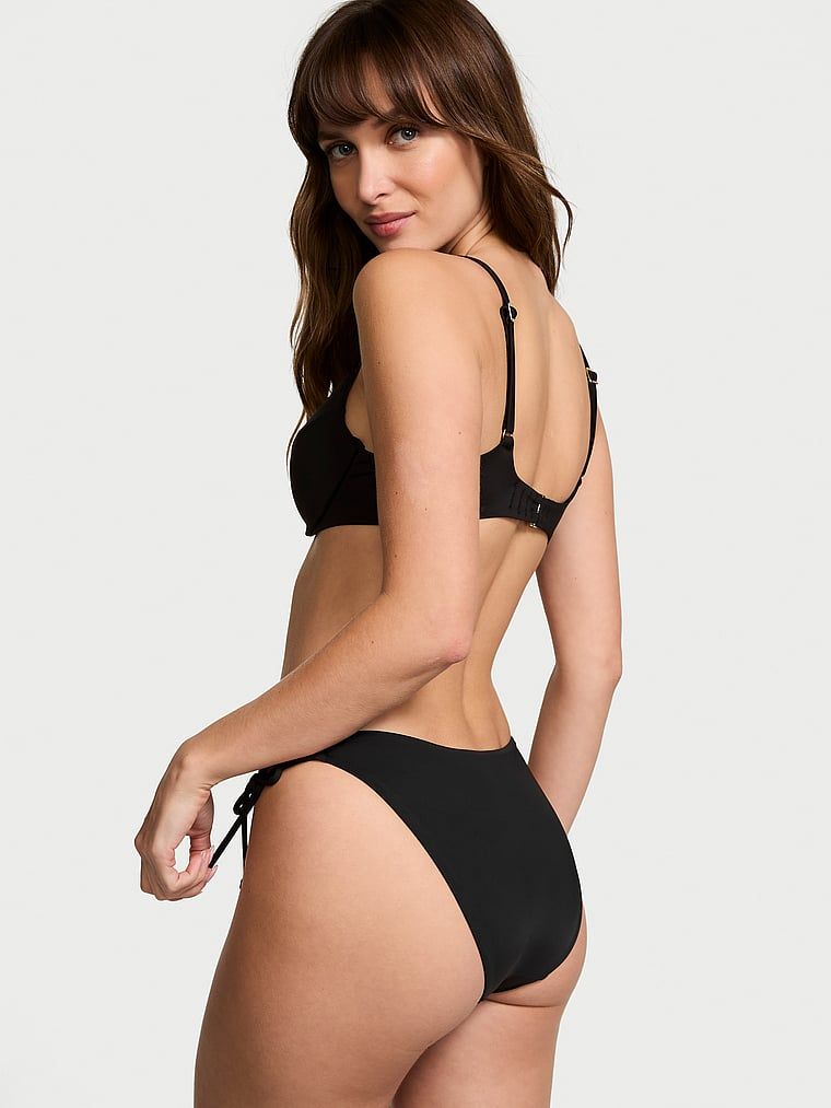 Dół od bikini z wiązaniami po bokach Essential Side-Tie. Produkt ma kolor czarny i pochodzi z kolekcji Victoria's Secret Swim. 