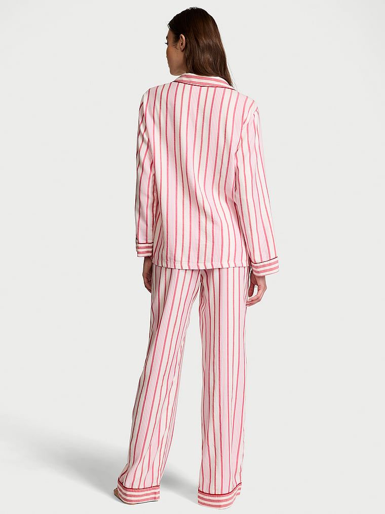 Flanelowa piżama z długimi spodniami. Produkt ma wzór w paski i pochodzi z kolekcji Victoria's Secret. 