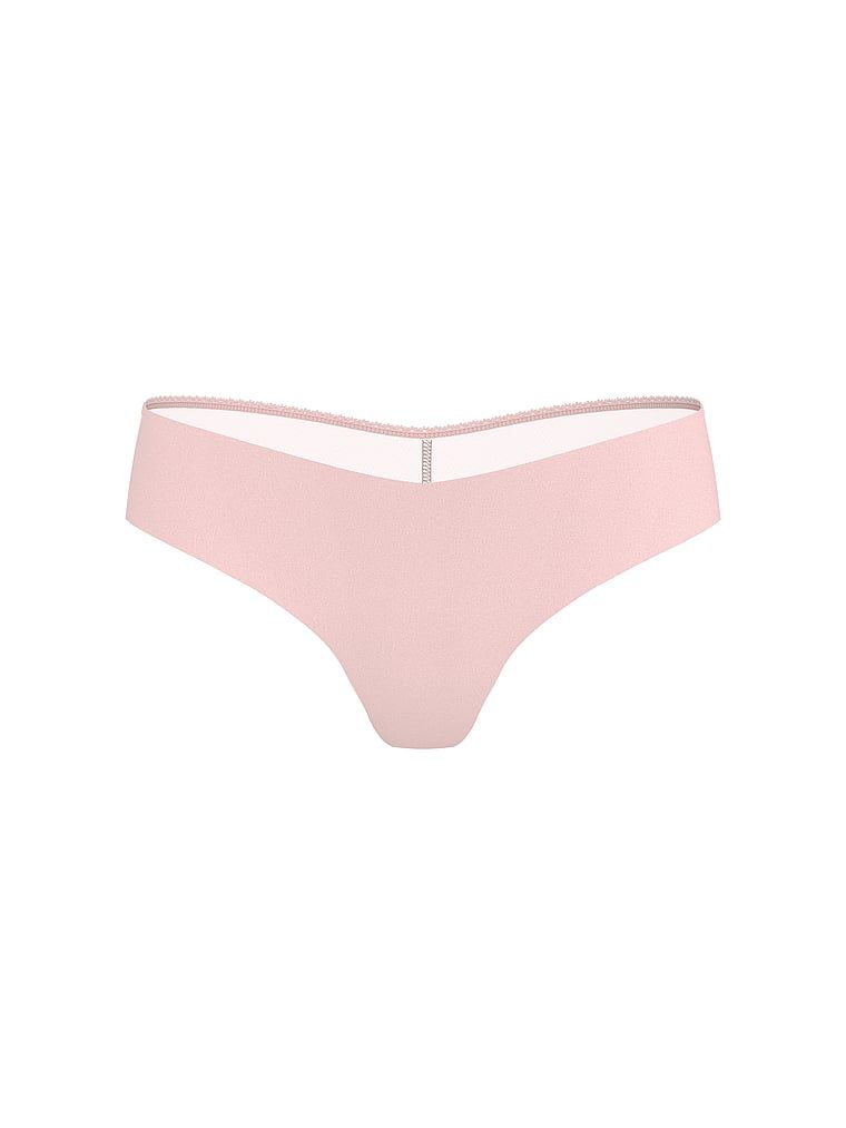 Stringi bezszwowe z siateczką z tyłu No-Show Sheer Logo. Produkt ma kolor różowy i pochodzi z kolekcji Body by Victoria. 