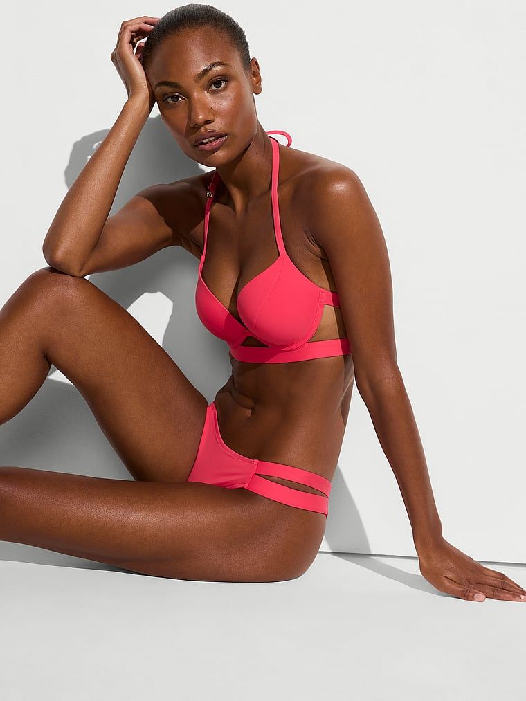 Dół od bikini Essential Brazilian. Produkt ma kolor różowy i pochodzi z kolekcji Victoria's Secret Swim. 