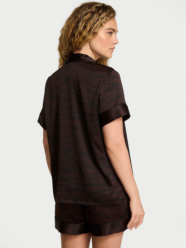 Piżama satynowa błyszcząca z szortami Glazed Satin. Produkt jest wzorzysty i pochodzi z kolekcji Victoria's Secret. 