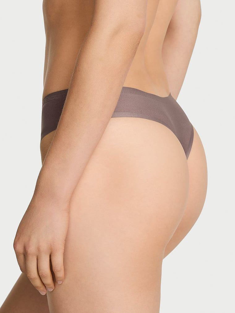 Stringi z mikrofibry Flex. Produkt ma kolor szary i pochodzi z kolekcji Body by Victoria. 