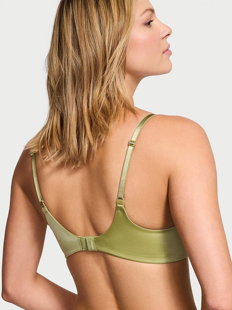 Modelka prezentuje biustonosz push-up bez fiszbin So Obsessed. Produkt ma kolor zielony i pochodzi z kolekcji Very Sexy.