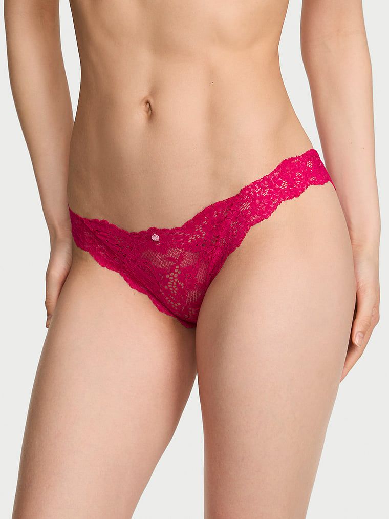 Majtki koronkowe Lace Bikini. Produkt ma kolor różowy i pochodzi z kolekcji Dream Angels. 