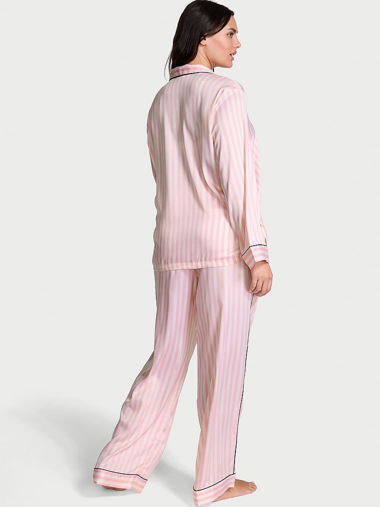 Piżama satynowa błyszcząca z długimi rękawami Glazed Satin. Produkt jest wzorzysty i pochodzi z kolekcji Victoria's Secret. 