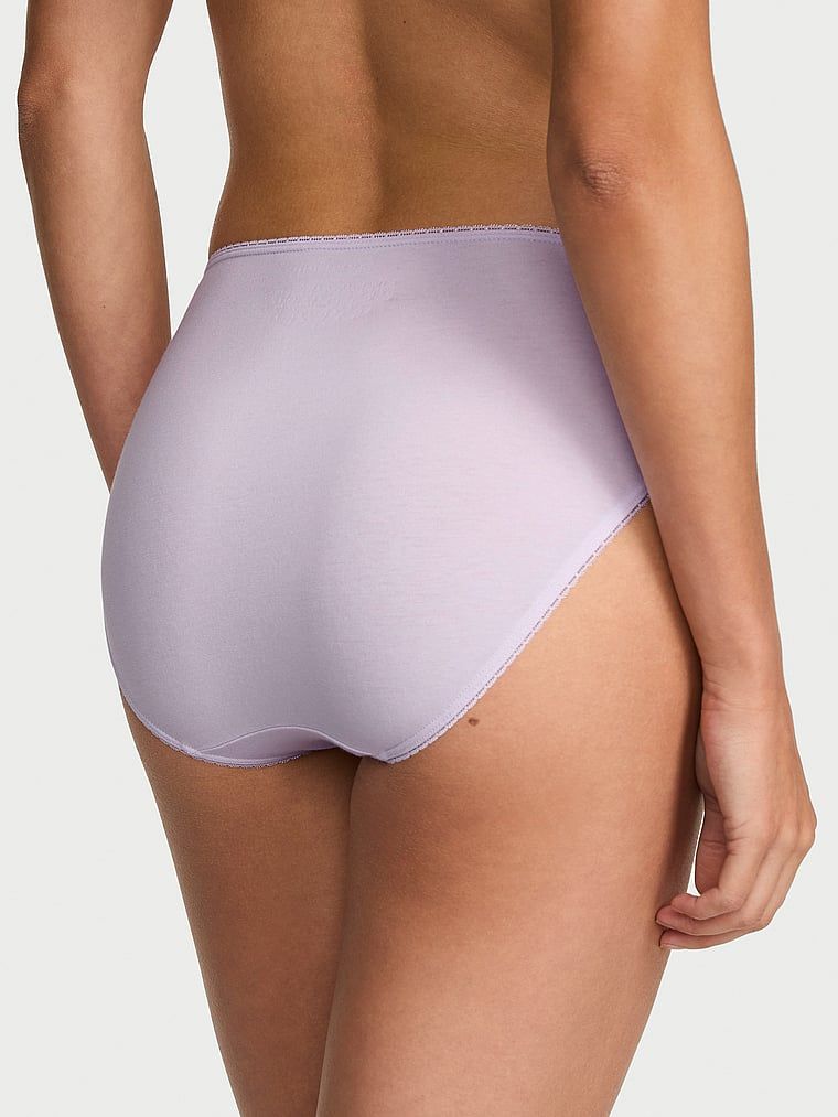 Majtki bawełniane ze wstawkami Lace-Trim. Produkt ma kolor fioletowy i pochodzi z kolekcji Victoria's Secret. 
