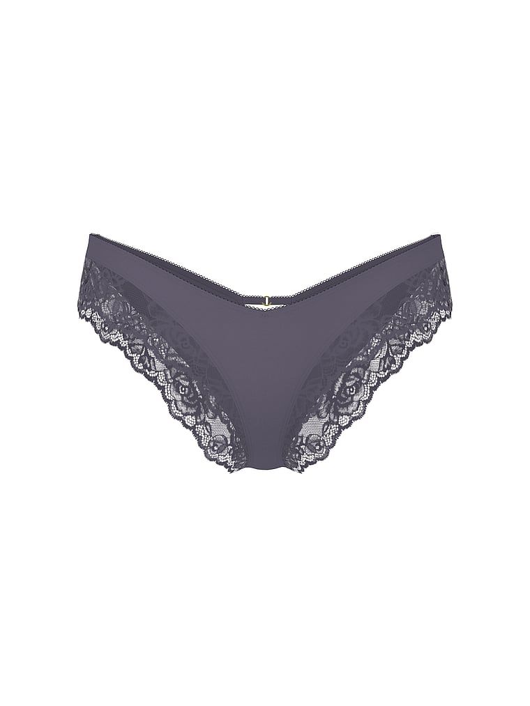 Majtki z koronką na krawędziach i wysoko wyciętymi nogawkami Lace-Trim Cheeky. Produkt ma kolor szary i pochodzi z kolekcji Body by Victoria. 