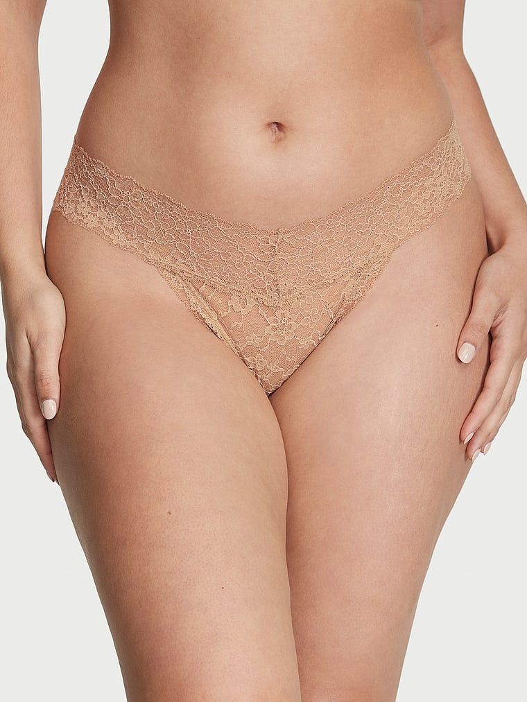 Stringi z koronką Lace. Produkt ma kolor beżowy i pochodzi z kolekcji Lacie. 