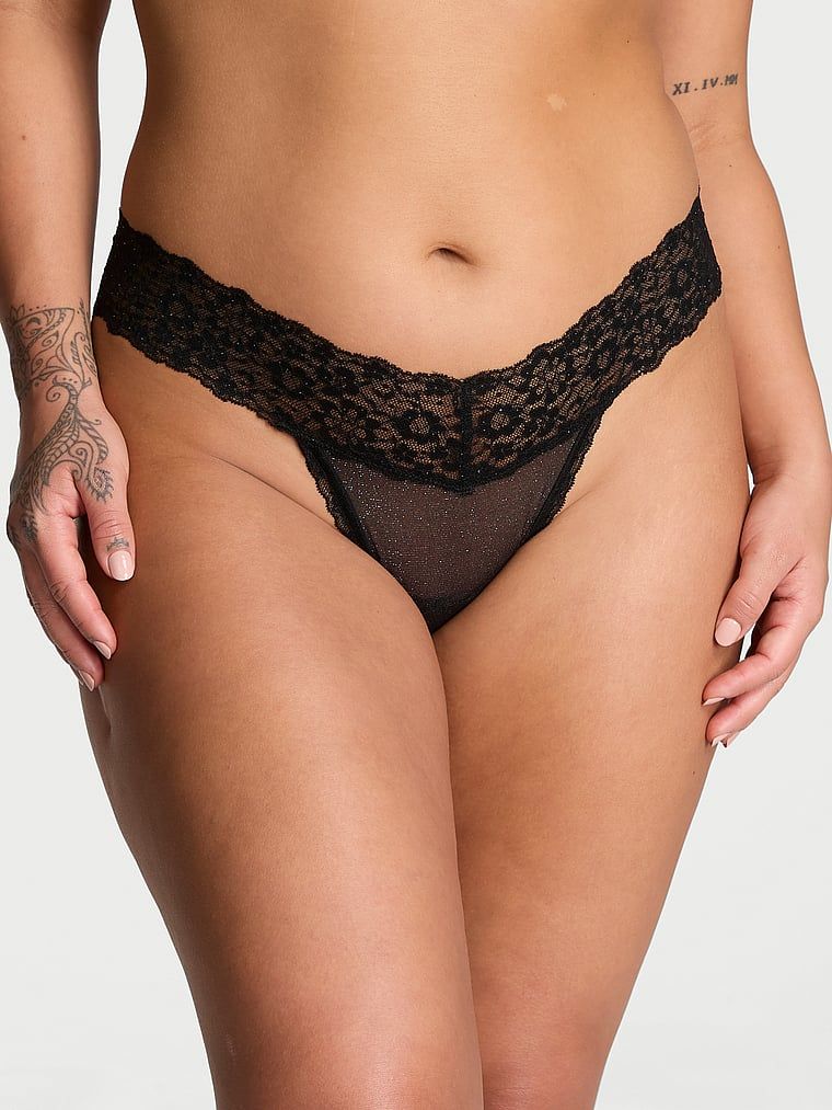Stringi z koronką z cekinami Sequin Mesh. Produkt ma kolor czarny i pochodzi z kolekcji Lacie. 