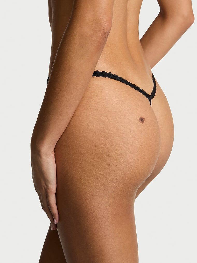 Stringi bez kroku Tease Strappy Heart. Produkt jest wzorzysty i pochodzi z kolekcji Very Sexy. 