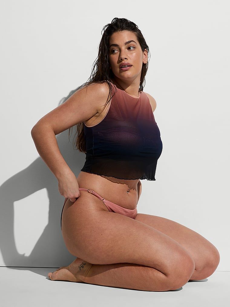 Top z siateczki na plażę Beachwear. Produkt jest wzorzysty i pochodzi z kolekcji Victoria's Secret Swim. 