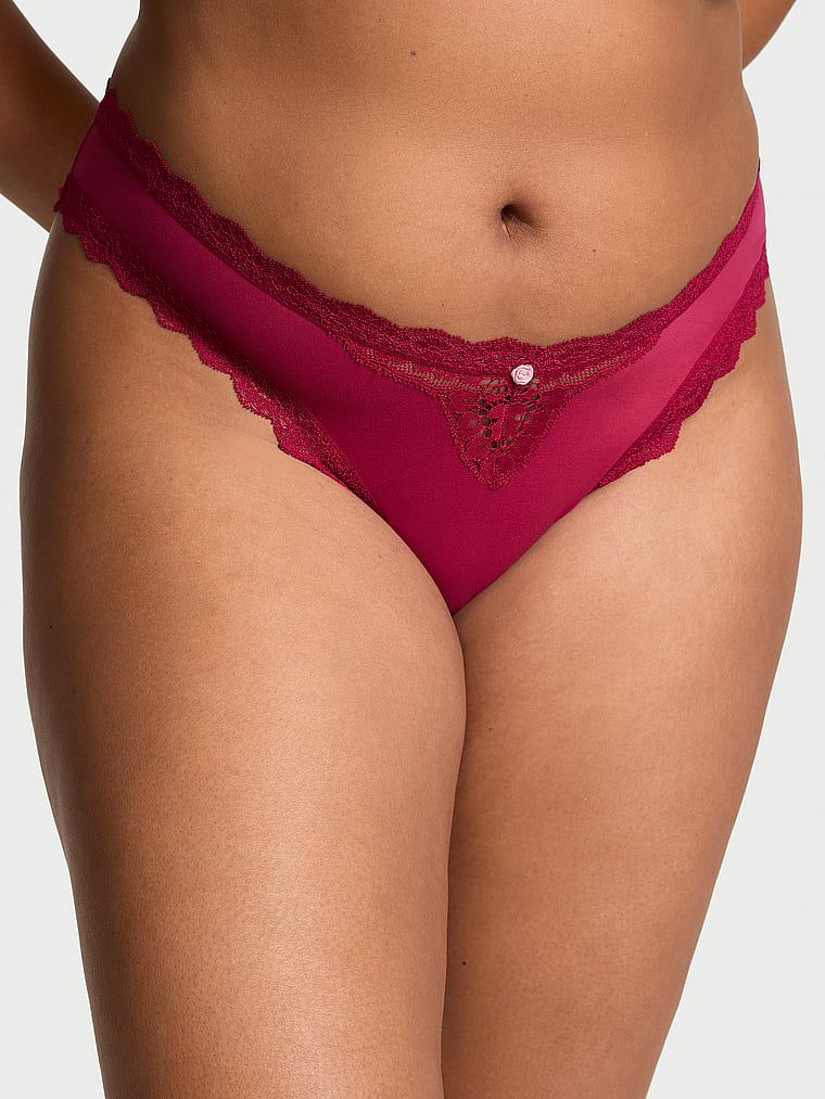 Majtki brazyliany z koronką Lace Trim Brazilian. Produkt ma kolor czerwony i pochodzi z kolekcji Dream Angels. 