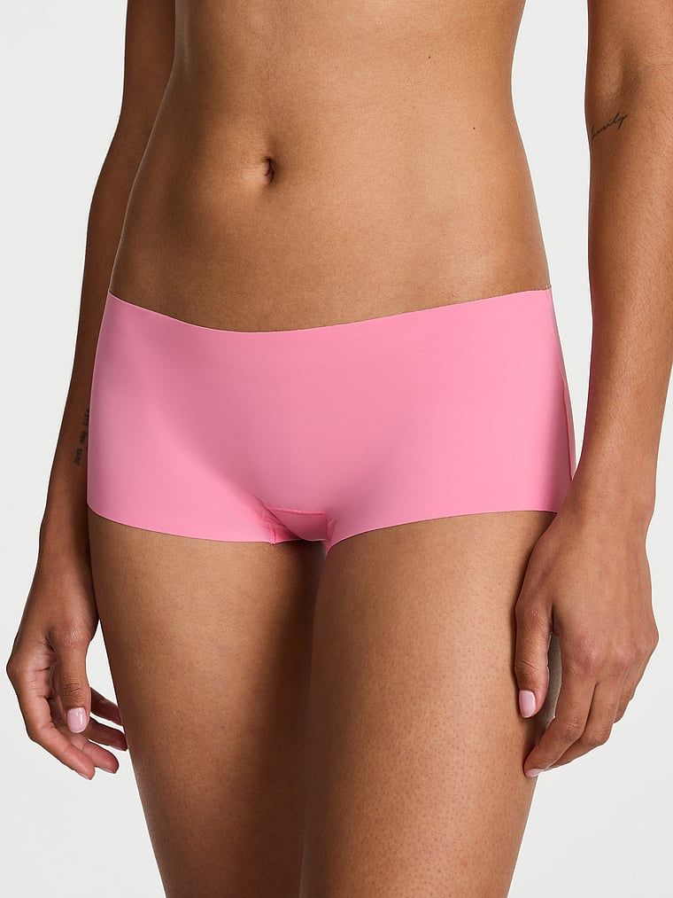 Majtki bezszwowe szorty z paseczkami z tyłu No-Show Strappy Boyshort. Produkt ma kolor różowy i pochodzi z kolekcji No-Show. 