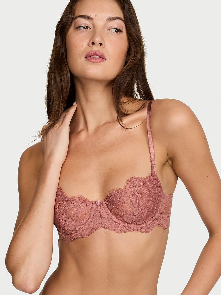 Biustonosz nieusztywniany balkonetka Wicked Lace Balconette. Produkt ma kolor różowy i pochodzi z kolekcji Dream Angels. 