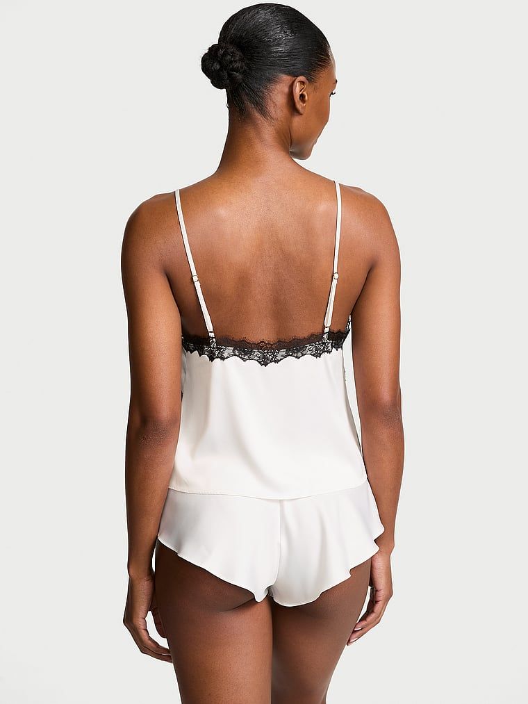 Satynowy zestaw z koronką do spania Satin Rose Lace-Trim. Produkt ma kolor biały i pochodzi z kolekcji Very Sexy. 