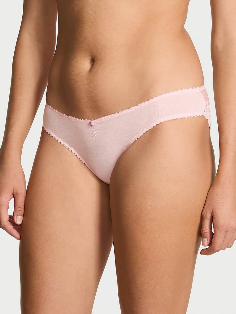 Majtki bawełniane z siateczką z tyłu Heart Lace Bikini. Produkt ma kolor różowy i pochodzi z kolekcji Victoria's Secret. 
