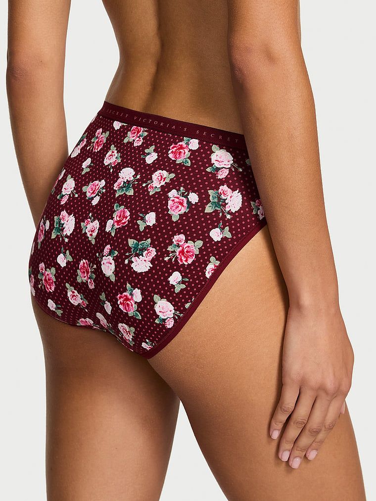 Majtki bawełniane figi z wysoko wyciętymi nogawkami High-Leg Brief. Produkt ma wzór kwiatowy i pochodzi z kolekcji Victoria's Secret. 