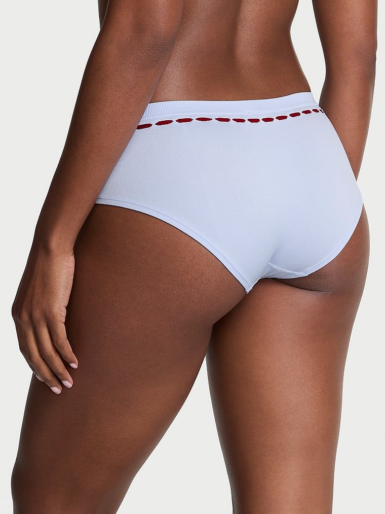 Majtki z wstążeczką Seamless Ribbon Slot Hiphugger. Produkt ma kolor fioletowy i pochodzi z kolekcji Seamless. 