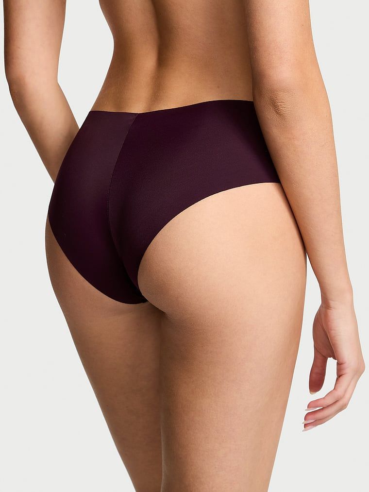Majtki bezszwowe No-Show Cheeky. Produkt ma kolor purpurowy i pochodzi z kolekcji No-Show. 