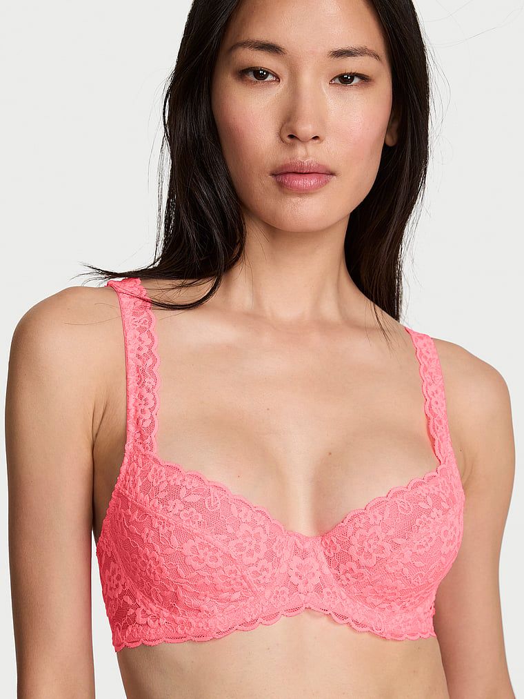 Biustonosz nieusztywniany balkonetka koronkowy. Produkt ma kolor różowy i pochodzi z kolekcji Victoria's Secret. 