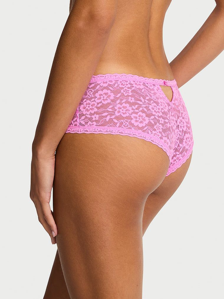 Majtki koronkowe Keyhole Cheeky. Produkt ma kolor różowy i pochodzi z kolekcji Lacie. 