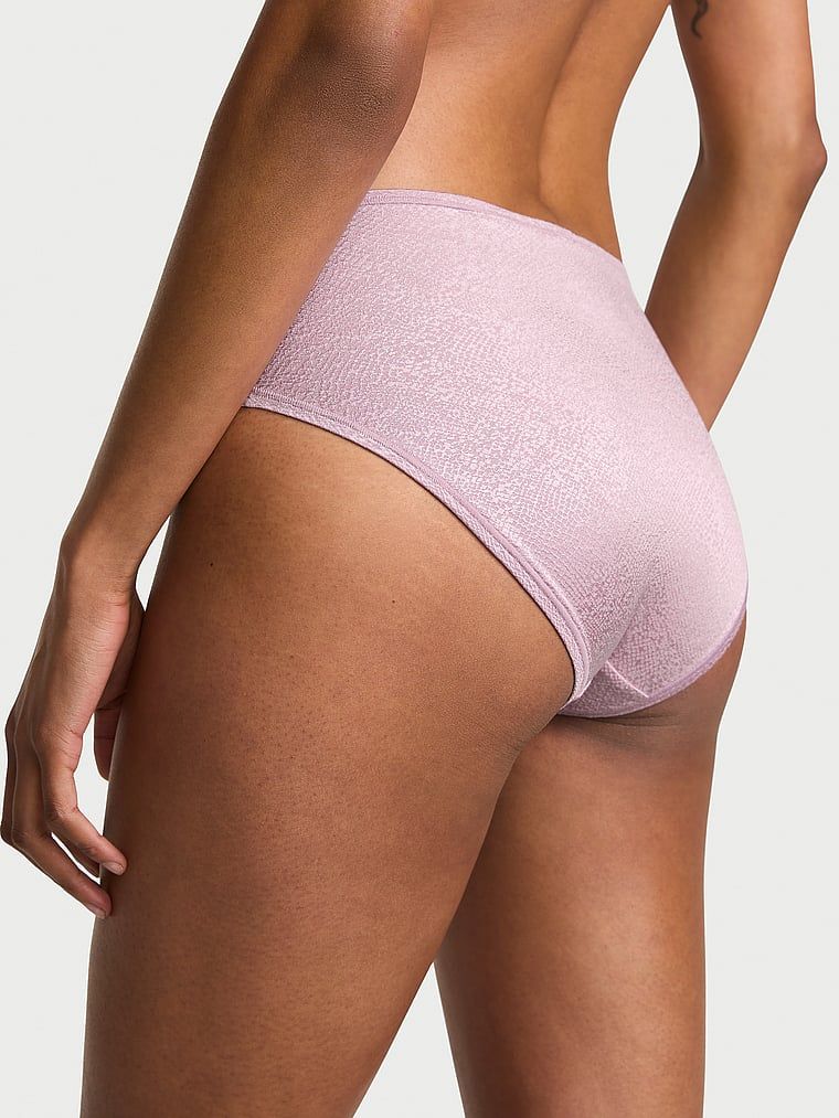 Majtki ze średnim stanem No-Show Bikini. Produkt ma kolor różowy i pochodzi z kolekcji No-Show. 
