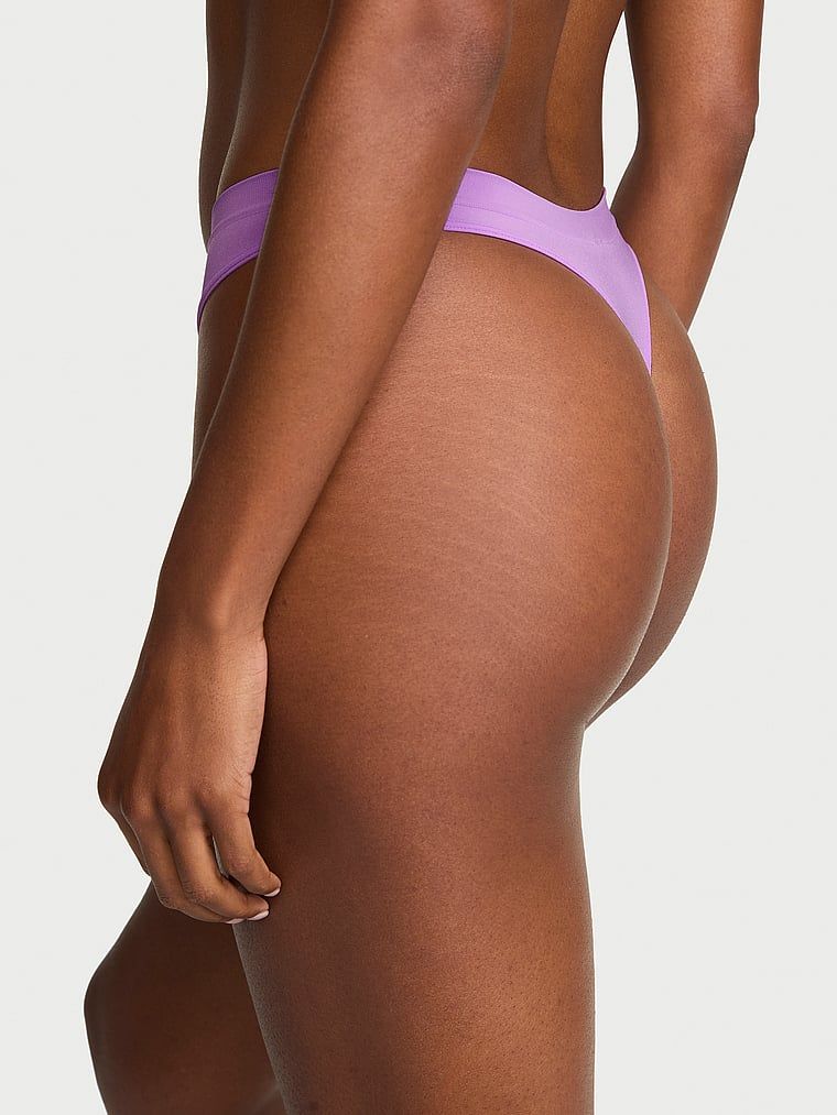Stringi bezszwowe Seamless. Produkt ma kolor fioletowy i pochodzi z kolekcji Seamless. 