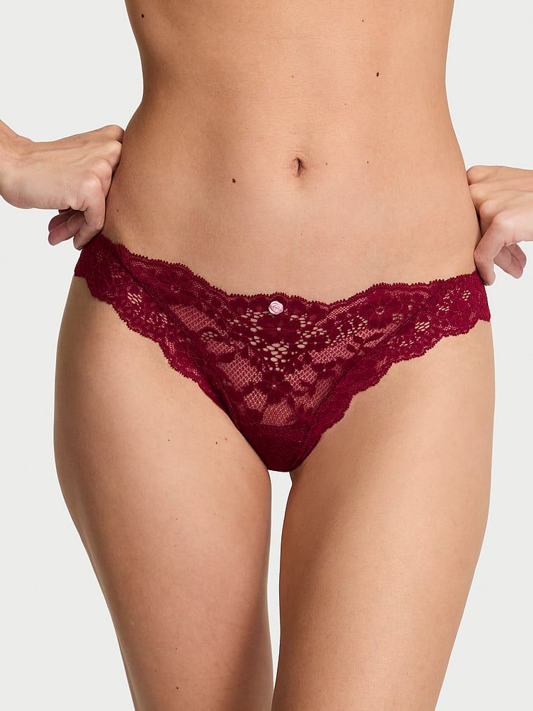 Majtki koronkowe Lace Bikini. Produkt ma kolor czerwony i pochodzi z kolekcji Dream Angels. 