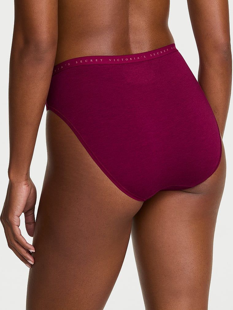 Majtki bawełniane figi z wysoko wyciętymi nogawkami High-Leg Brief. Produkt ma kolor różowy i pochodzi z kolekcji Victoria's Secret. 