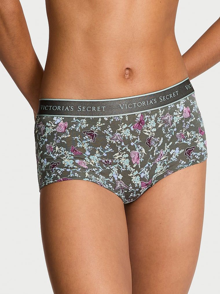 Majtki szorty bawełniane z logo w talii Boyshort. Produkt jest wzorzysty i pochodzi z kolekcji Body by Victoria. 