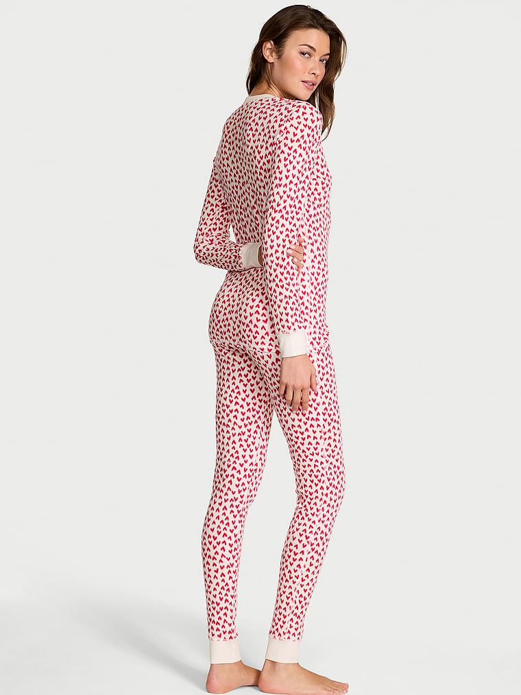 Ciepła piżama z długim rękawem Thermal. Produkt jest wzorzysty i pochodzi z kolekcji Victoria's Secret. 