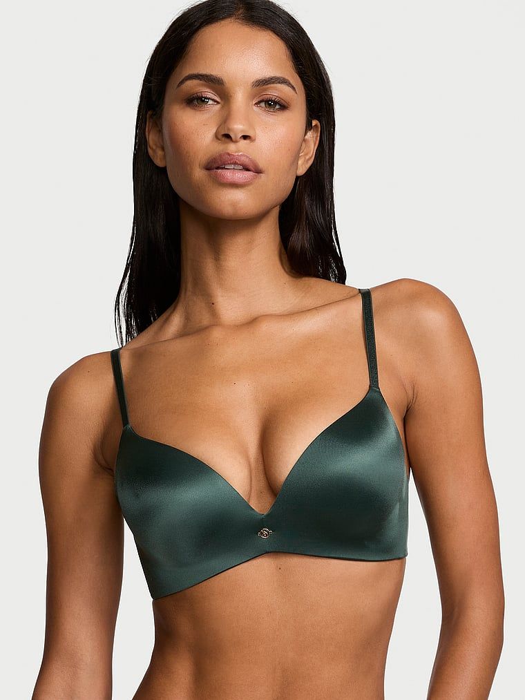 Modelka prezentuje biustonosz push-up bez fiszbin So Obsessed. Produkt ma kolor zielony i pochodzi z kolekcji Very Sexy.