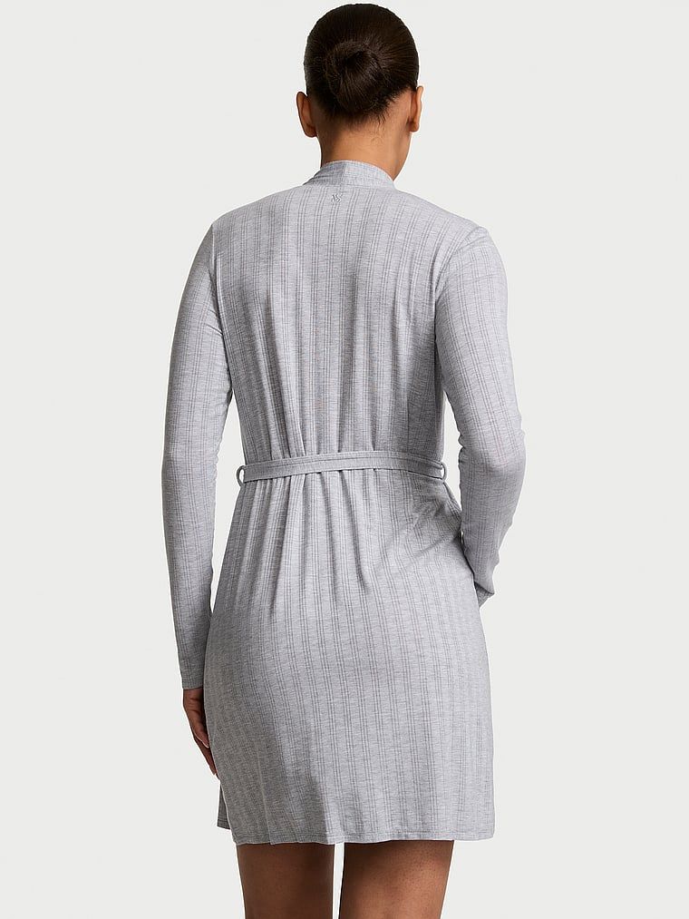 Szlafrok z modalu SoSoft Ultra-Fine. Produkt ma kolor szary i pochodzi z kolekcji Victoria's Secret. 