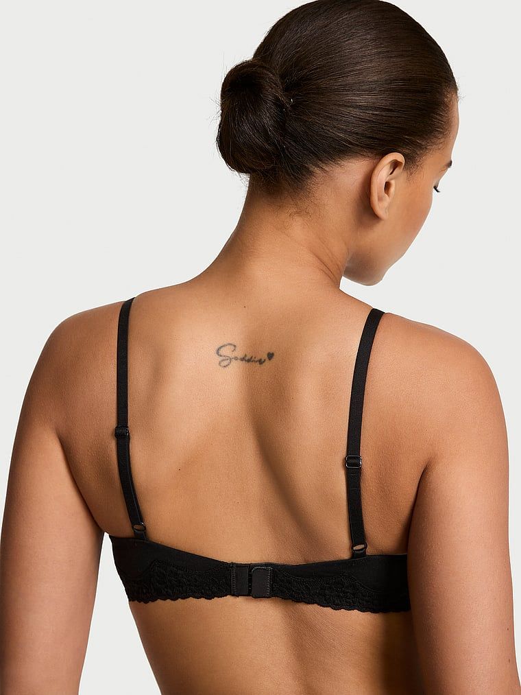 Biustonosz push-up bawełniany Perfect Shape. Produkt ma kolor czarny i pochodzi z kolekcji T-shirt. 