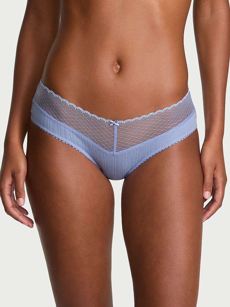 Majtki Lace Pointelle Hiphugger. Produkt ma kolor purpurowy i pochodzi z kolekcji Victoria's Secret. 