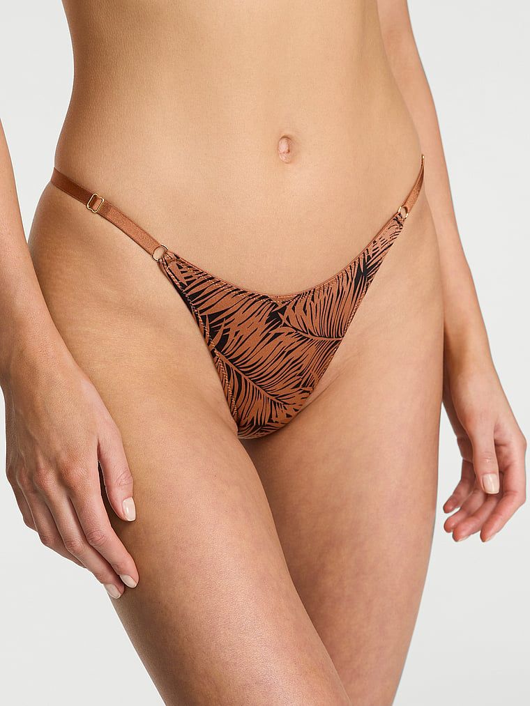 Majtki brazyliany z zawieszką Charm Brazilian. Produkt jest wzorzysty i pochodzi z kolekcji Very Sexy. 