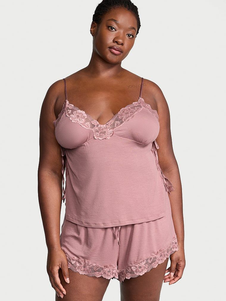 Zestaw do spania z modalu - top na ramiączkach i szorty. Produkt ma kolor różowy i pochodzi z kolekcji Victoria's Secret. 