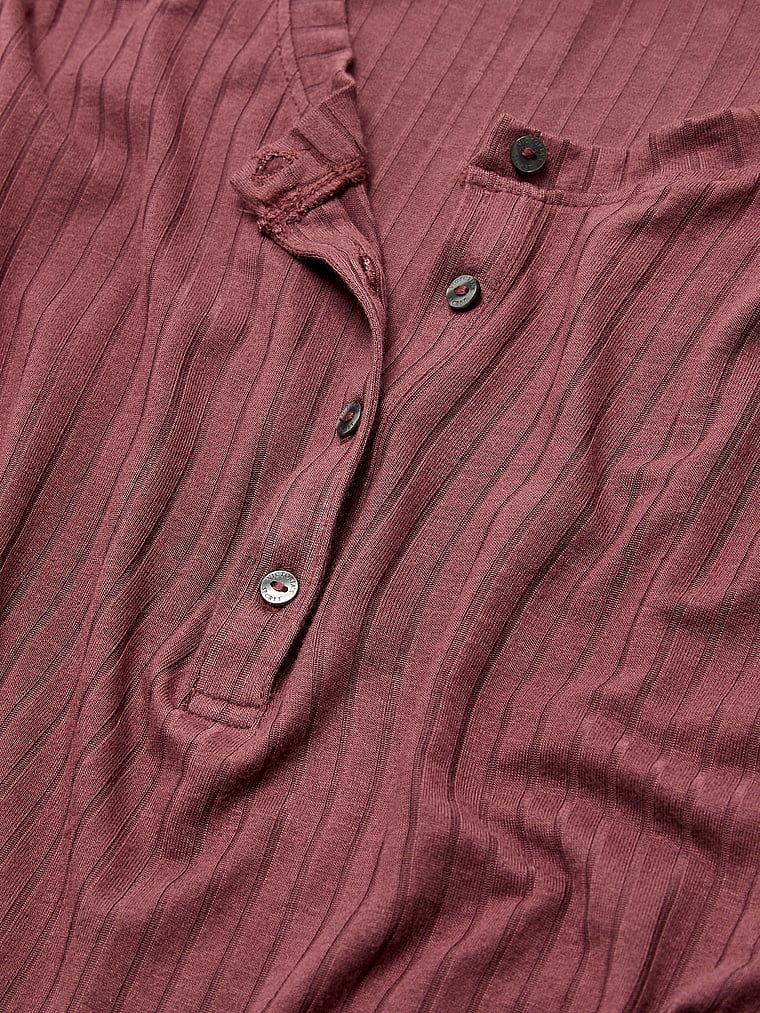 Zestaw z modalu - bluzka i szorty Lounge. Produkt ma kolor różowy i pochodzi z kolekcji Victoria's Secret. 