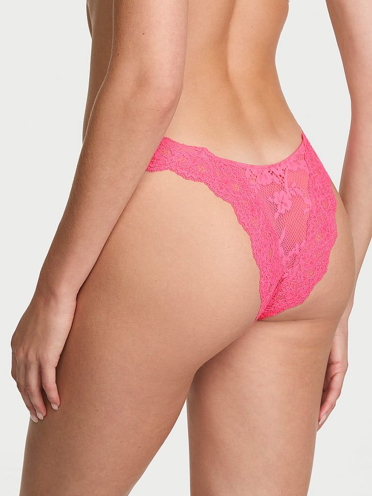 Majtki brazyliany koronkowe Brazilian. Produkt ma kolor różowy i pochodzi z kolekcji Dream Angels. 