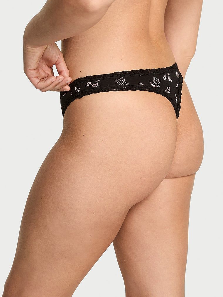 Stringi bawełniane z koronką na krawędziach Lace-Waist. Produkt jest wzorzysty i pochodzi z kolekcji Lacie. 